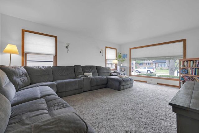 1615 17th AVENUE, Kenosha, WI 53140