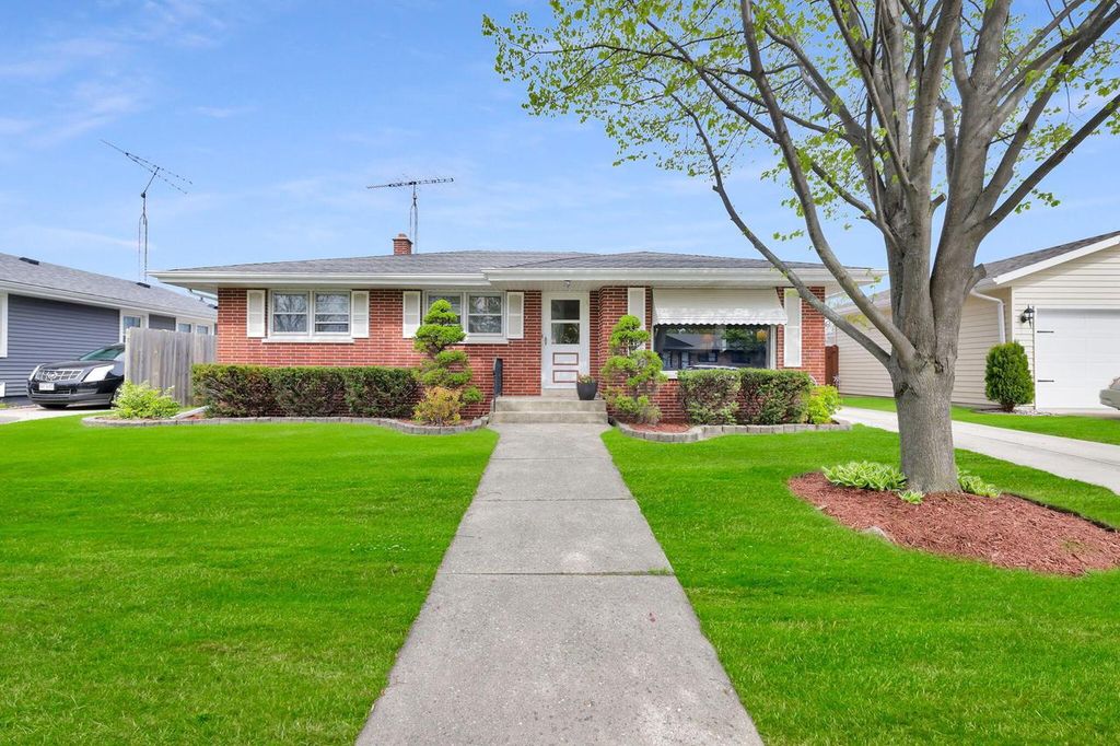 1615 17th AVENUE, Kenosha, WI 53140