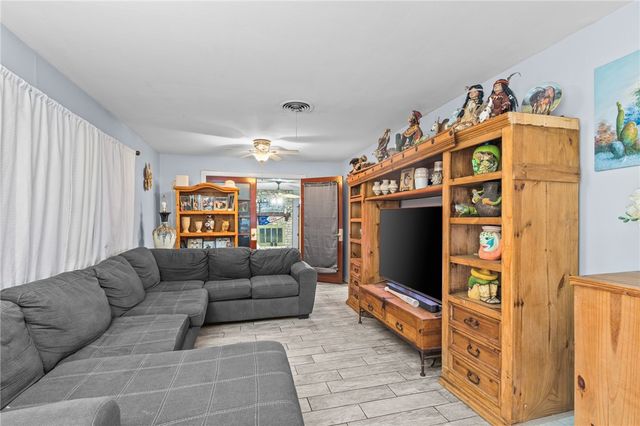 3222 Casa De Palmas Dr, Corpus Christi, TX 78411