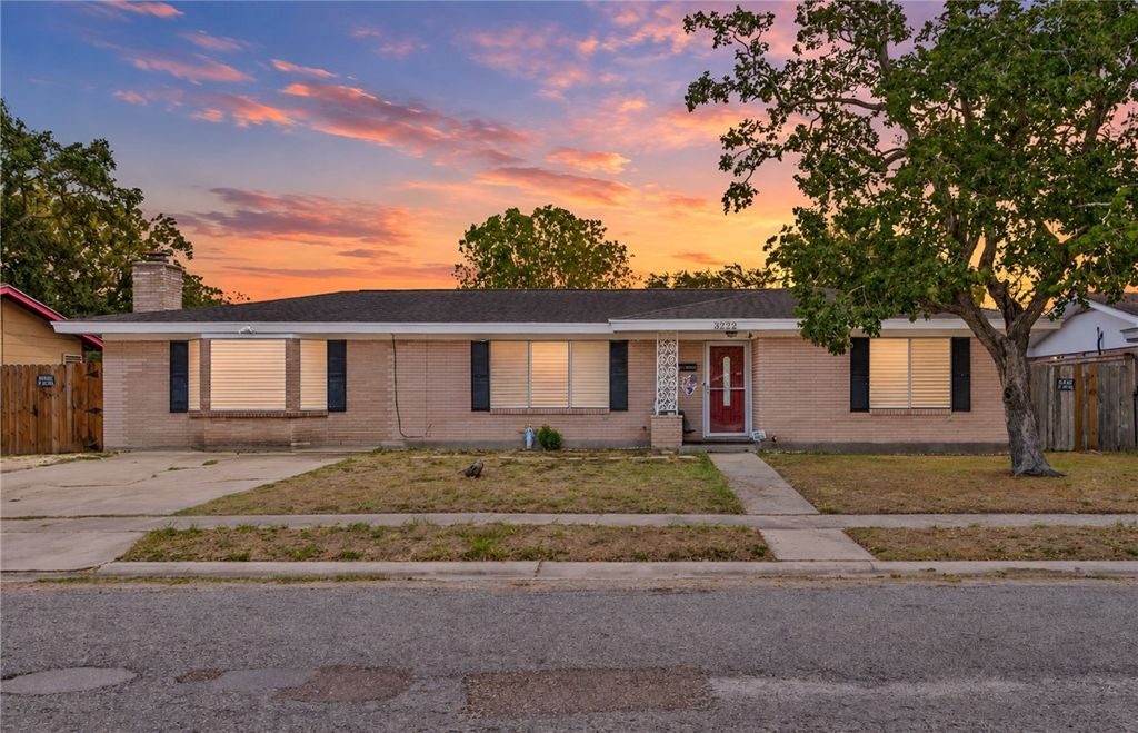 3222 Casa De Palmas Dr, Corpus Christi, TX 78411 — exterior