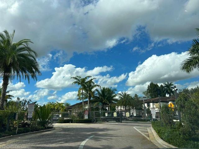 6501 N Anise Ct, Davie, FL 33314