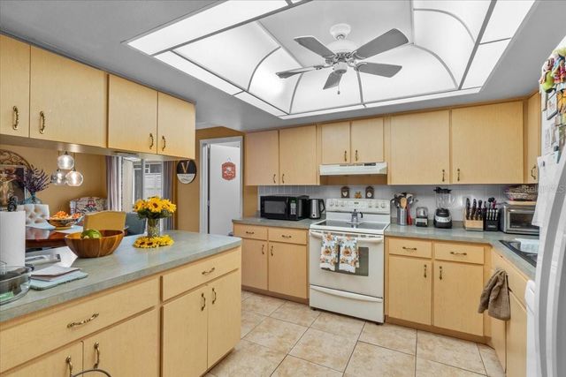 570 VILLA VISTA BOULEVARD, Lakeland, FL 33813