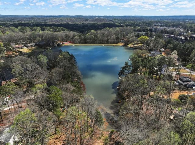 141 Lake Somerset NW Crest, Marietta, GA 30064