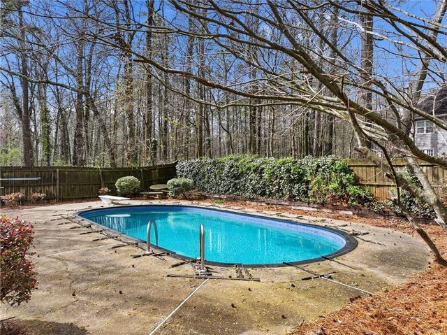 141 Lake Somerset NW Crest, Marietta, GA 30064