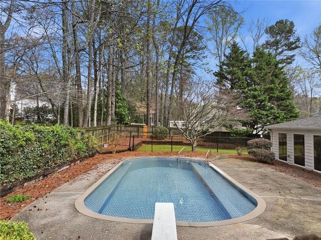 141 Lake Somerset NW Crest, Marietta, GA 30064