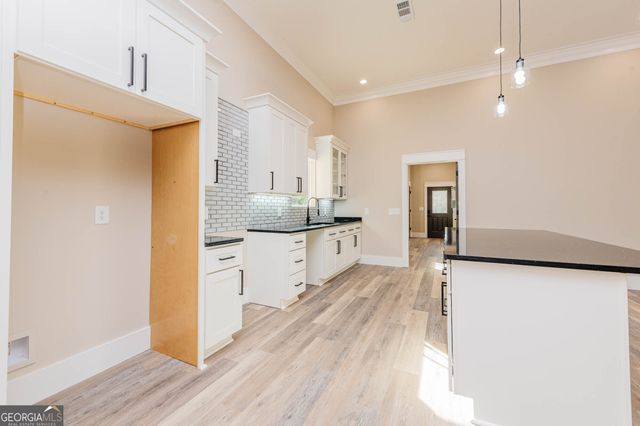 1420 Gunters Mill Road, Byron, GA 31008