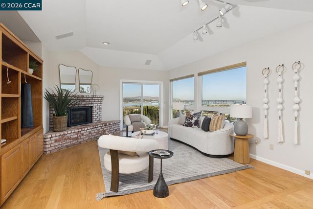 1087 Hillside Dr, Martinez, CA 94553