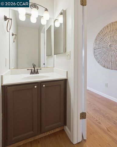 1087 Hillside Dr, Martinez, CA 94553