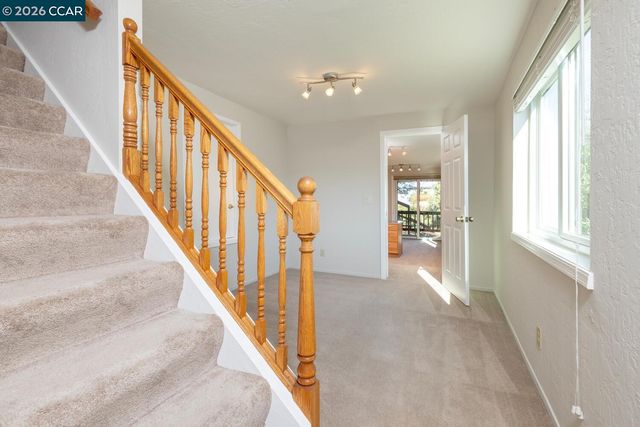 1087 Hillside Dr, Martinez, CA 94553