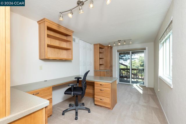 1087 Hillside Dr, Martinez, CA 94553