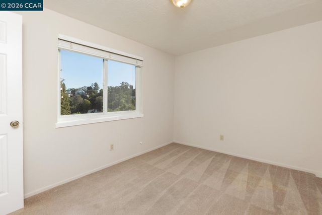 1087 Hillside Dr, Martinez, CA 94553