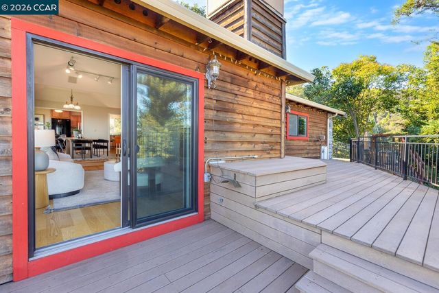 1087 Hillside Dr, Martinez, CA 94553