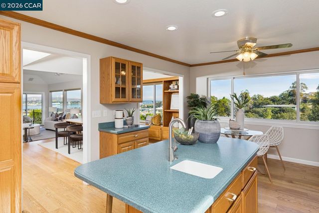 1087 Hillside Dr, Martinez, CA 94553