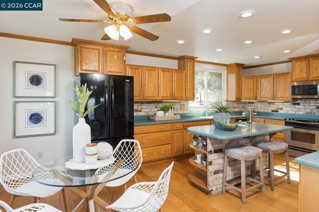 1087 Hillside Dr, Martinez, CA 94553