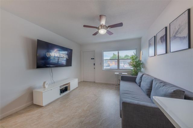 210 NE 40th St 216, Oakland Park, FL 33334