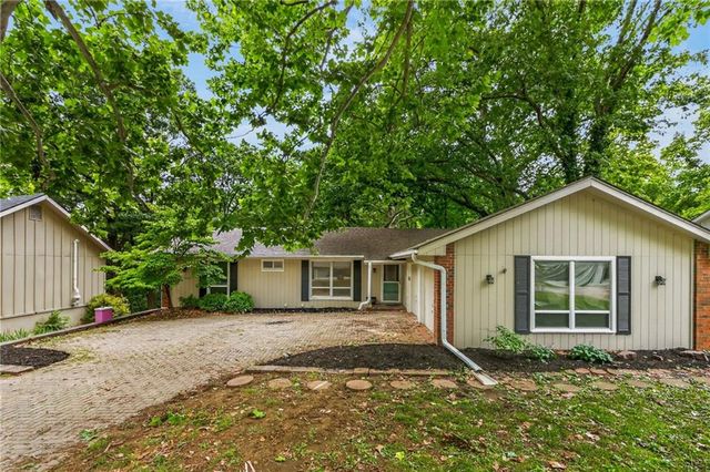 6512 NW Quail Run Drive, Kansas City, MO 64152