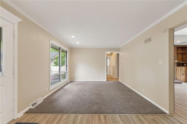 6512 NW Quail Run Drive, Kansas City, MO 64152