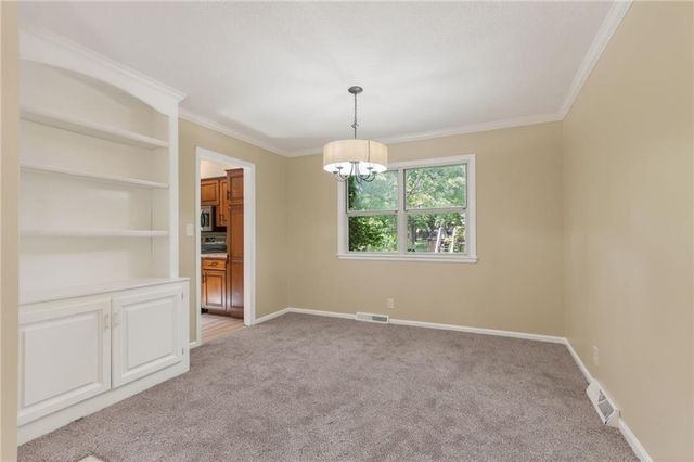 6512 NW Quail Run Drive, Kansas City, MO 64152