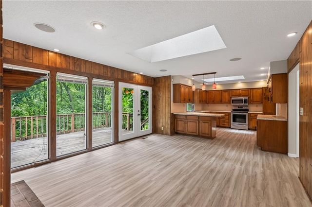 6512 NW Quail Run Drive, Kansas City, MO 64152