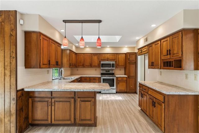 6512 NW Quail Run Drive, Kansas City, MO 64152