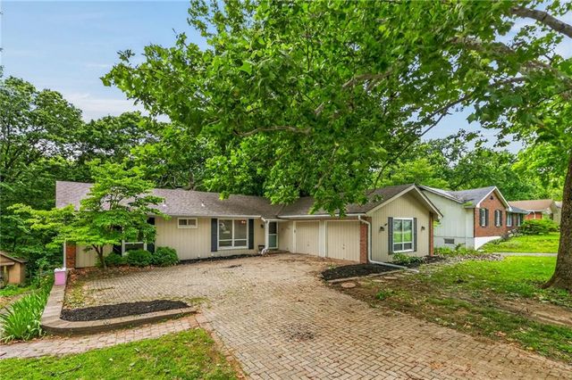 6512 NW Quail Run Drive, Kansas City, MO 64152