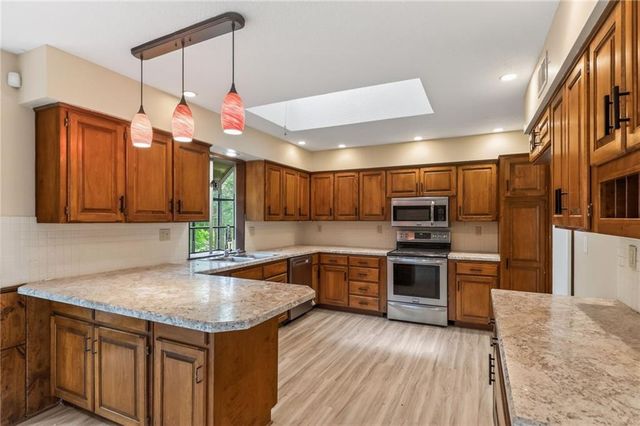 6512 NW Quail Run Drive, Kansas City, MO 64152