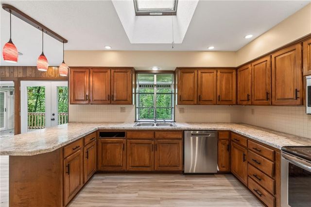 6512 NW Quail Run Drive, Kansas City, MO 64152