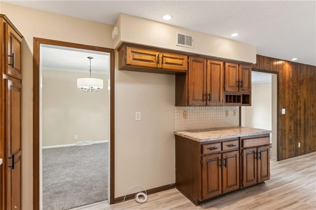 6512 NW Quail Run Drive, Kansas City, MO 64152