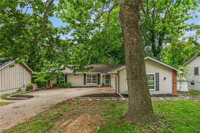 6512 NW Quail Run Drive, Kansas City, MO 64152