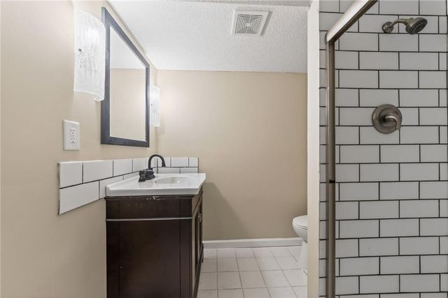 6512 NW Quail Run Drive, Kansas City, MO 64152
