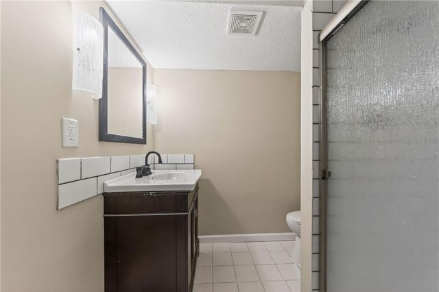 6512 NW Quail Run Drive, Kansas City, MO 64152