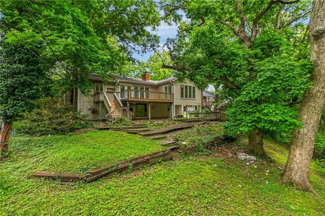 6512 NW Quail Run Drive, Kansas City, MO 64152