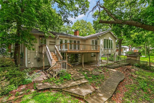 6512 NW Quail Run Drive, Kansas City, MO 64152