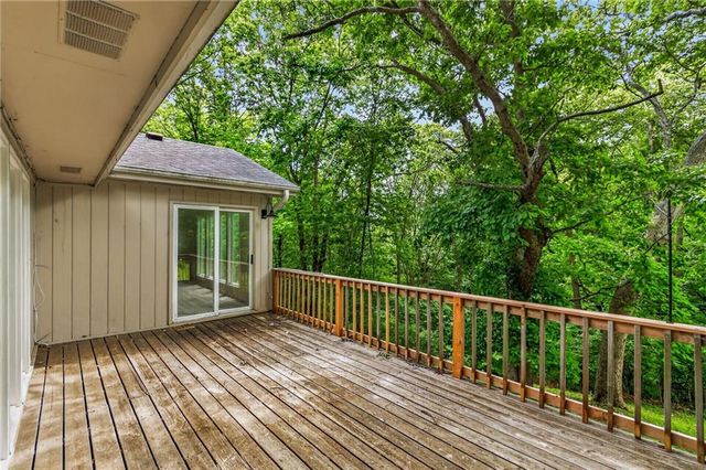 6512 NW Quail Run Drive, Kansas City, MO 64152