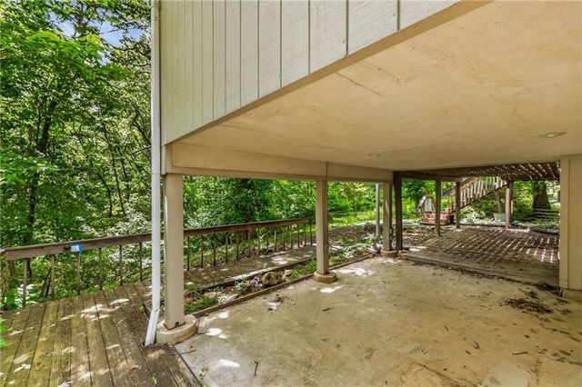 6512 NW Quail Run Drive, Kansas City, MO 64152