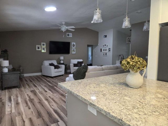 8328 Canyon Oak Dr, Citrus Heights, CA 95610