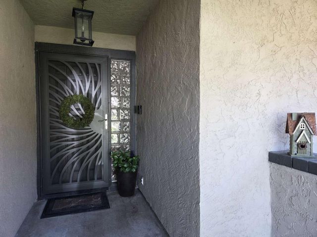 8328 Canyon Oak Dr, Citrus Heights, CA 95610