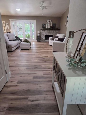 8328 Canyon Oak Dr, Citrus Heights, CA 95610