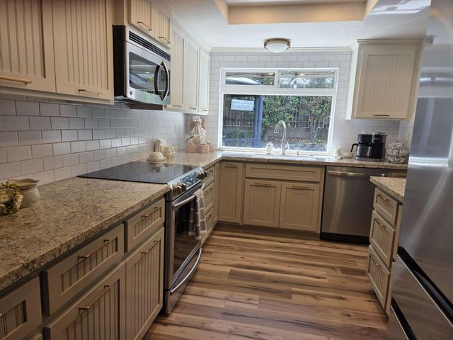 8328 Canyon Oak Dr, Citrus Heights, CA 95610