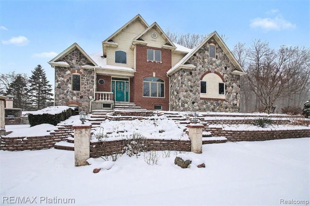 5245 Fleming Road, Fowlerville, MI 48836