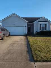 536 Fox Trot Dr, Clarksville, TN 37042