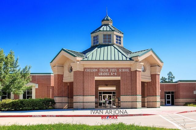 54 Longsford, The Woodlands, TX 77382
