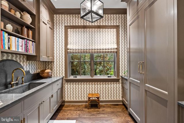 1321 DARNALL DR, Mclean, VA 22101