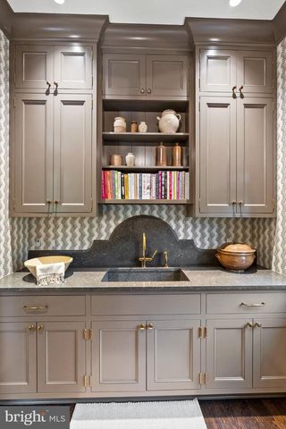 1321 DARNALL DR, Mclean, VA 22101