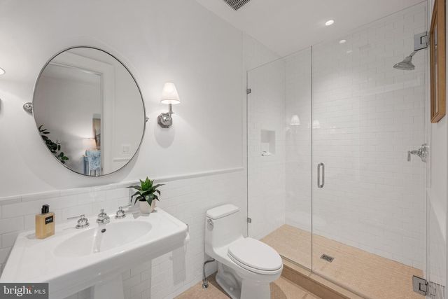 1321 DARNALL DR, Mclean, VA 22101