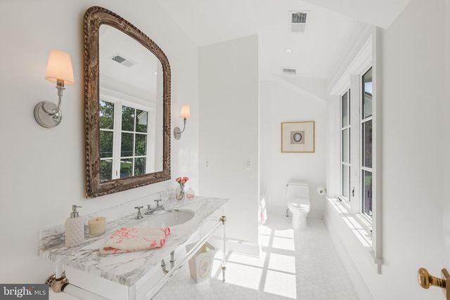 1321 DARNALL DR, Mclean, VA 22101