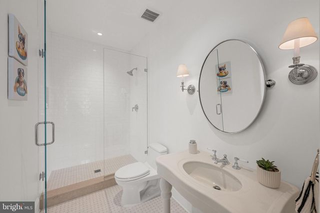 1321 DARNALL DR, Mclean, VA 22101