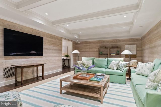 1321 DARNALL DR, Mclean, VA 22101