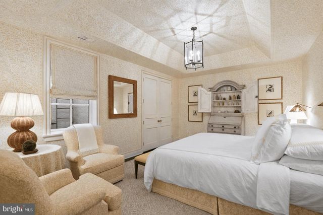 1321 DARNALL DR, Mclean, VA 22101