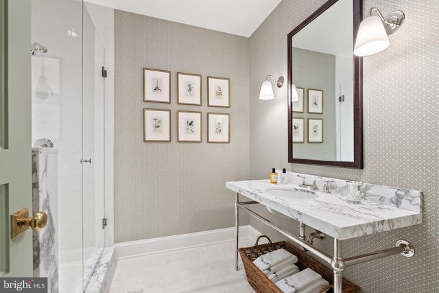 1321 DARNALL DR, Mclean, VA 22101